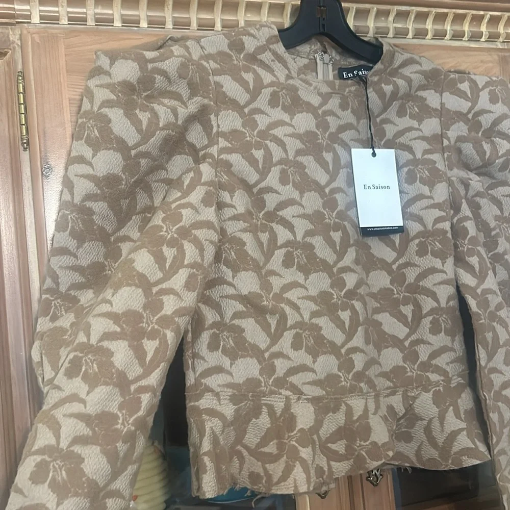 En Saison Puff Sleeve Crop Sweater - Picture 2 of 7